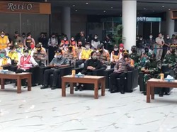 Panglima-Kapolri Bersama Sejumlah Menteri Tinjau Penyekatan Mudik di Merak