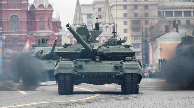 Rusia Gelar Simulasi Perang dengan Tank Dekat Ukraina