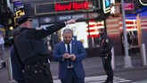FOTO: Siaga usai Penembakan Times Square New York Sebanyak tiga orang terluka dalam penembakan di kawasan Times Square, Kota New York, Amerika Serikat.