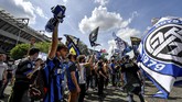 FOTO: Kemeriahan Pesta Juara Serie A Inter Milan Ribuan suporter Inter Milan hadir dalam perayaan juara Serie A di Stadion Giuseppe Meazza, Sabtu (8/5).