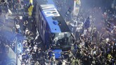 FOTO: Kemeriahan Pesta Juara Serie A Inter Milan Ribuan suporter Inter Milan hadir dalam perayaan juara Serie A di Stadion Giuseppe Meazza, Sabtu (8/5).
