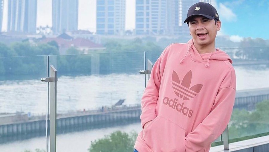 Raditya Dika Putri Raditya Dika, Alinea Ava Nasution berulang tahun yang ke-2. Raditya memberikan kado berupa saham. Yuk kita intip potretnya!