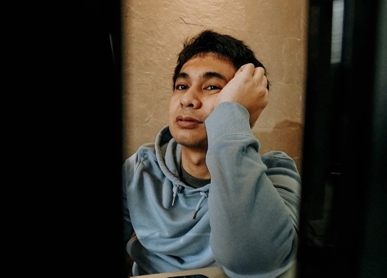 Raditya Dika Putri Raditya Dika, Alinea Ava Nasution berulang tahun yang ke-2. Raditya memberikan kado berupa saham. Yuk kita intip potretnya!