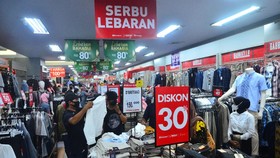 FOTO: Hiruk Pikuk Mal dan Pusat Perbelanjaan Jelang Lebaran