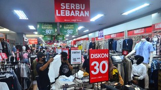 FOTO: Hiruk Pikuk Mal dan Pusat Perbelanjaan Jelang Lebaran