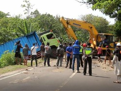 Truk di Parepare Masuk Jurang Gegara Rem Blong, Sopir Selamat