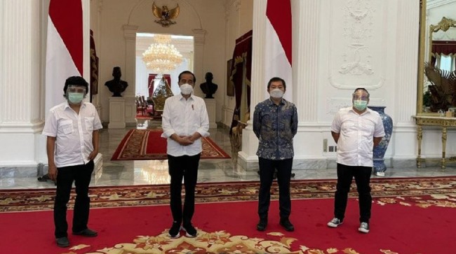 Adian Napitupulu PDIP buka suara soal sikap Jokowi terkait pencalonan anaknya Gibran menjadi cawapres Prabowo Subianto di Pilpres 2024.