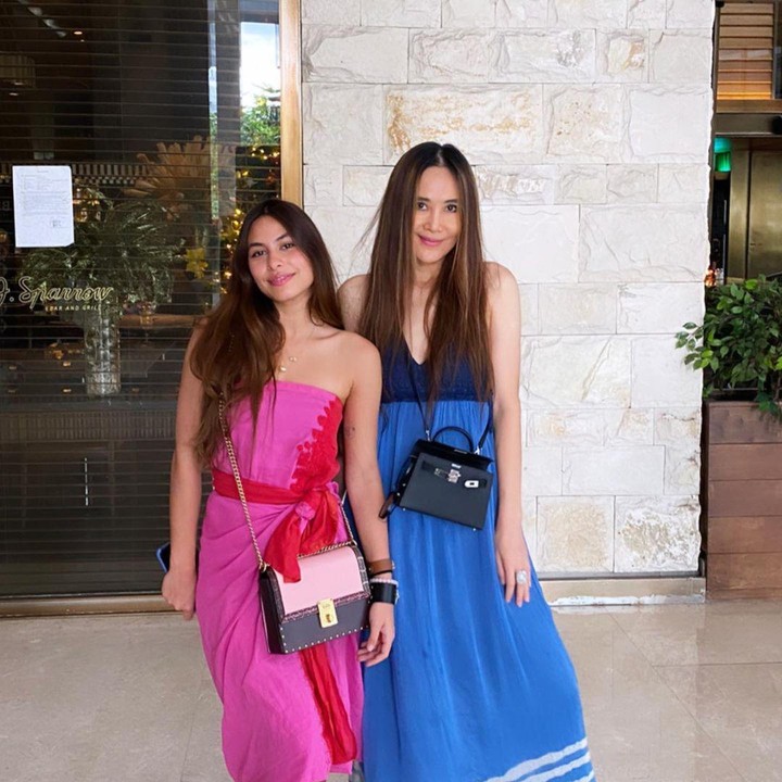 <p>Ina Thomas dan Valerie Thomas juga menjadi pasangan ibu dan anak yang tak kalah cantik. Meski tak lagi muda, setuju ya, keduanya juga tampak bak bersaudara? (Foto: Instagram)</p>
