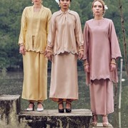 Tampak Santun Saat Lebaran dengan Inspirasi Baju Kurung Muslim