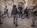FOTO: Bentrok Lanjutan Israel dan Warga Palestina di Al-Aqsa