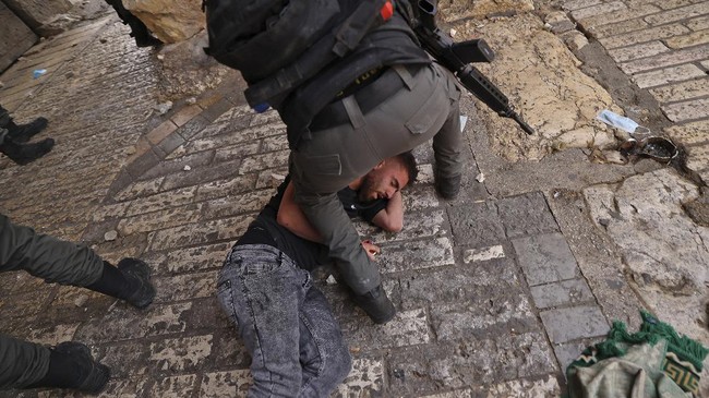 Yerusalem kembali menjadi saksi bisu bentrokan warga Palestina dan aparat keamanan Israel.