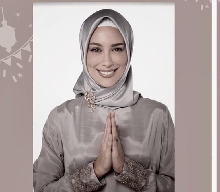 Bikin Adem, Inilah Penampilan Artis Mualaf Saat Memakai Hijab Penampilan Artis Mualaf Saat Memakai Hijab Bikin Adem