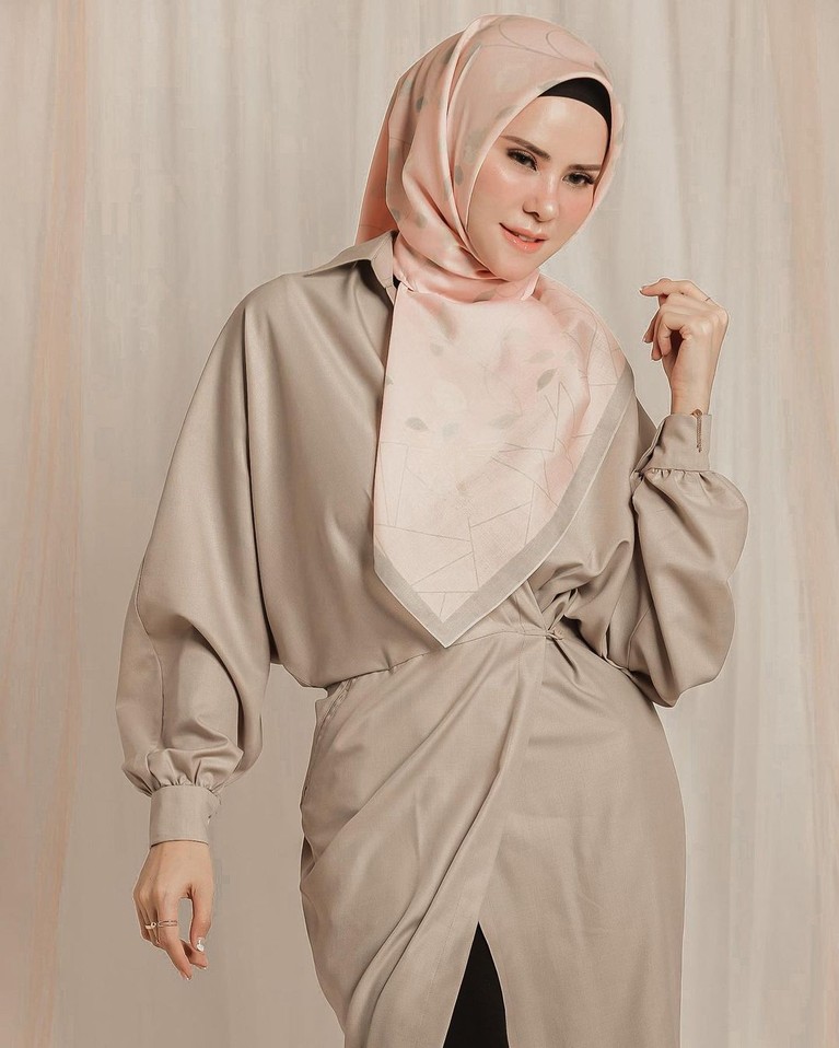Bikin Adem, Inilah Penampilan Artis Mualaf Saat Memakai Hijab Penampilan Artis Mualaf Saat Memakai Hijab Bikin Adem