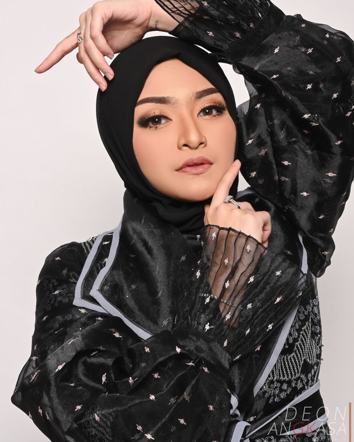Penampilan Artis Mualaf Saat Memakai Hijab Bikin Adem
