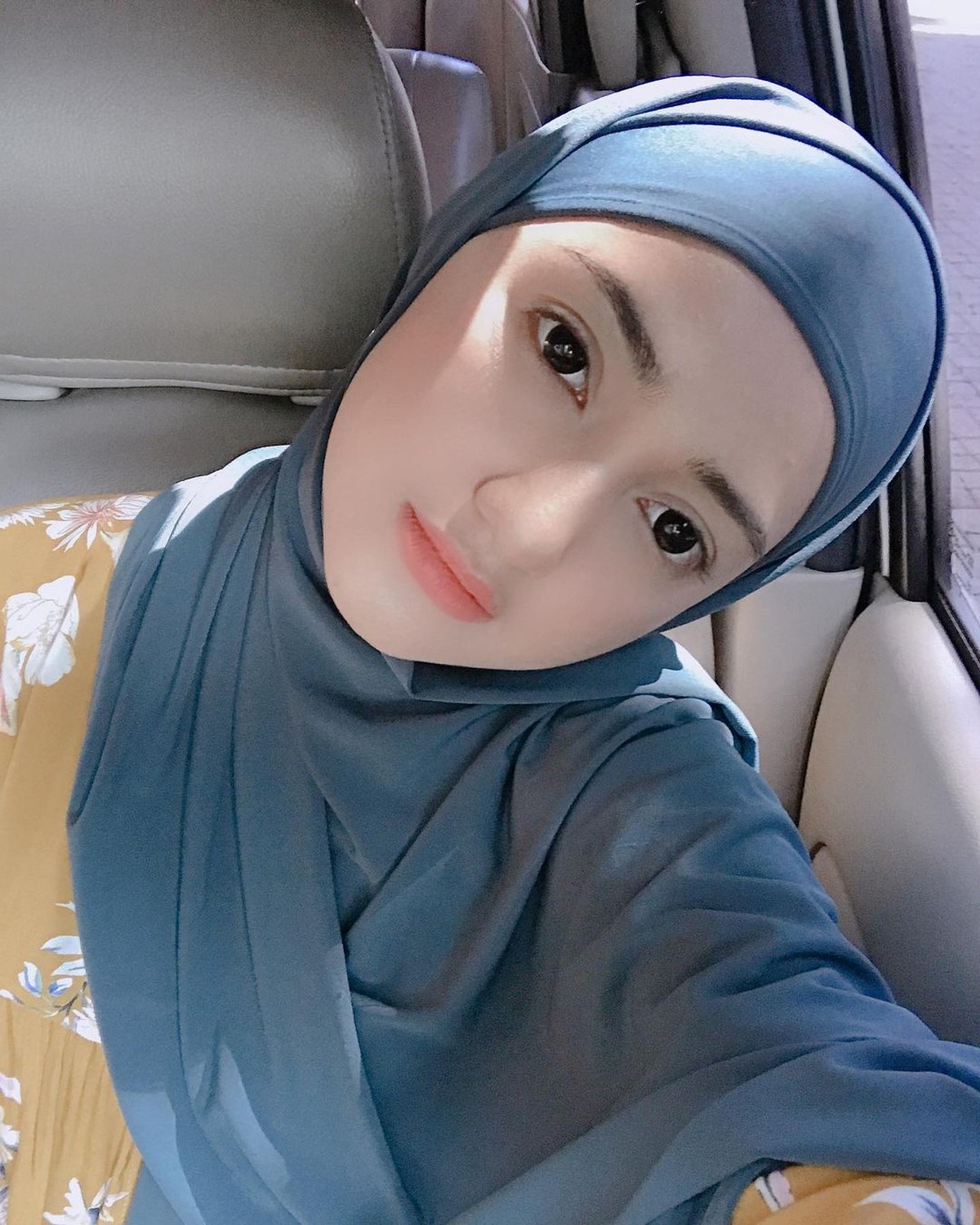 Penampilan Artis Mualaf Saat Memakai Hijab Bikin Adem