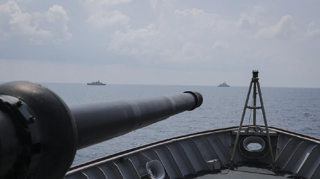 Panglima Komando Armada I Laksamana Muda TNI Arsyad Abdullah membantah ada perwira yang diduga meminta uang Rp5,4 miliar untuk melepaskan Kapal MT Nord Joy.