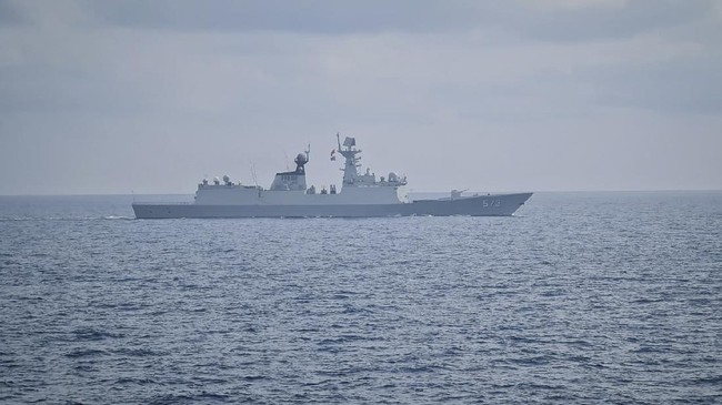 Pergerakan China di kawasan Asia Pasifik dan Asia Tenggara belakangan ini melonjak sehingga memicu protes sejumlah negara dan membuat gaduh kawasan.