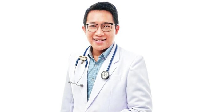 Sejumlah tenaga kesehatan merayakan Idulfitri dari balik ruang jaga di rumah sakit atau Puskesmas tempat mereka bertugas.