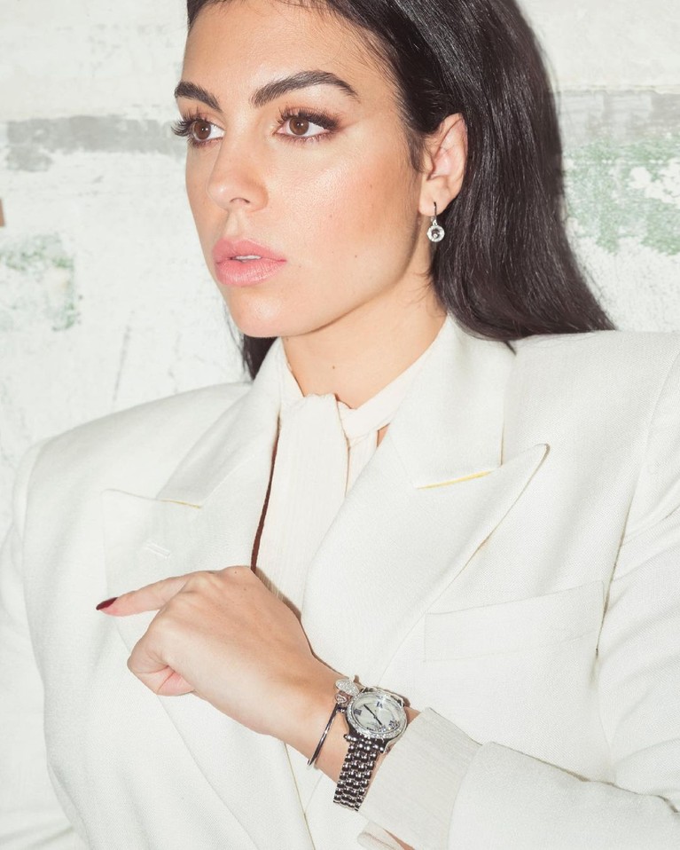 Georgina Rodriguez Georgino Rodriguez tunangan pesepakbola Cristiano Ronaldo yang cantik dan menawan. Yuk kita intip potretnya!