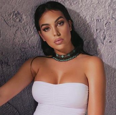 Tunangan dengan Cristiano Ronaldo, Georgina Tampil Seksi Pakai Baju Renang