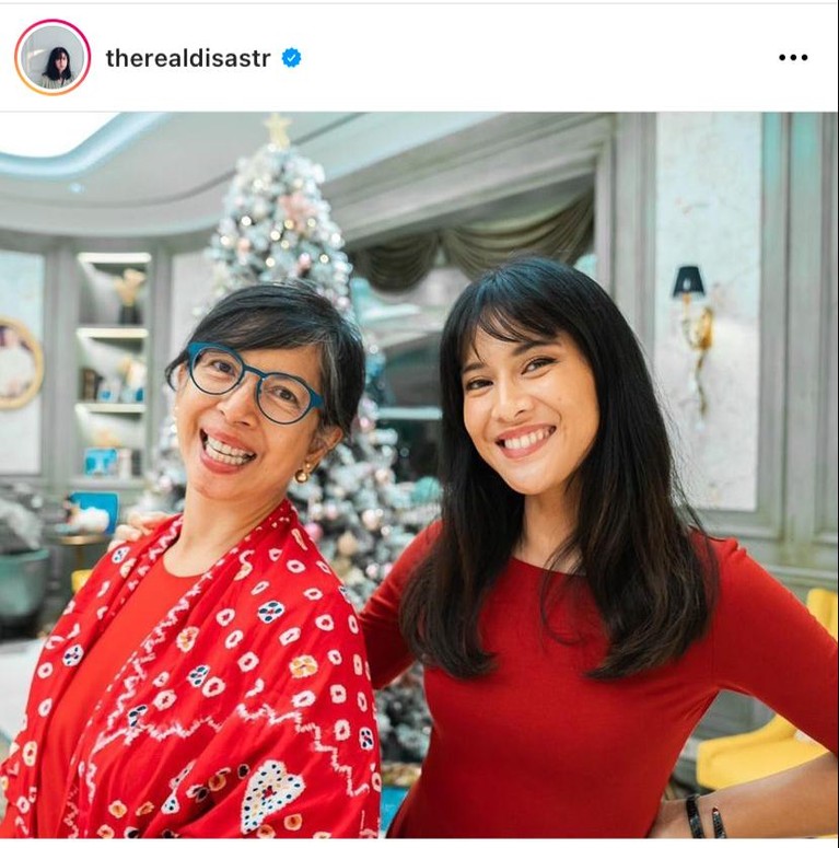 Hari Ibu Internasional Mother's Day atau Hari Ibu Internasional dirayakan pada minggu kedua bulan Mei. Yuk kita intip cara para selebriti merayakannya!
