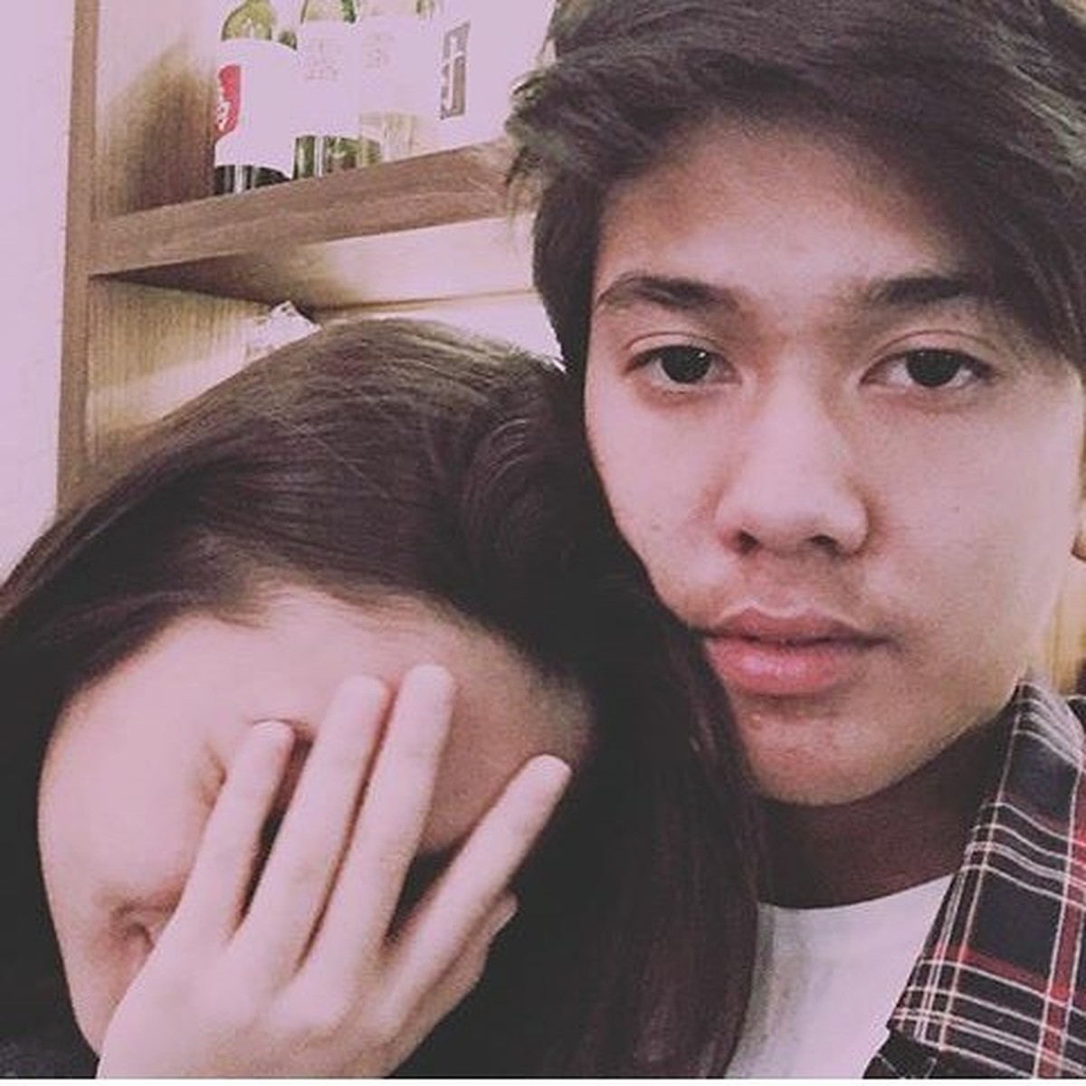 Gaya pacaran Iqbaal Ramadhan dan Zidny Latifa membuat netizen baper&period; Yuk kita intip kebersamaan mereka&excl;