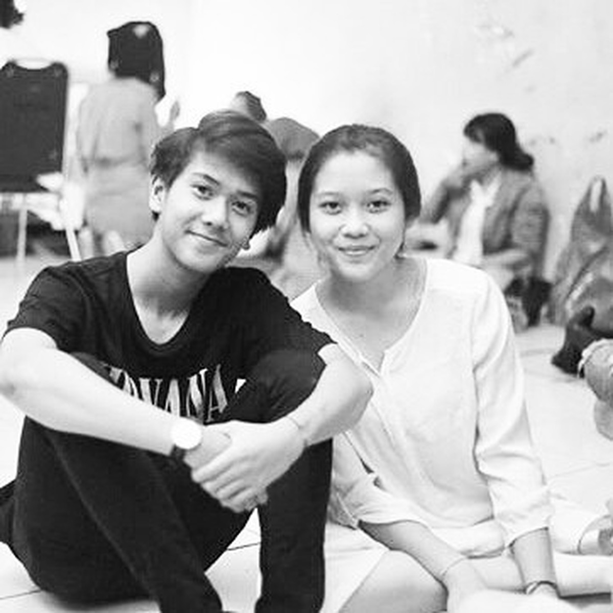 Gaya pacaran Iqbaal Ramadhan dan Zidny Latifa membuat netizen baper&period; Yuk kita intip kebersamaan mereka&excl;