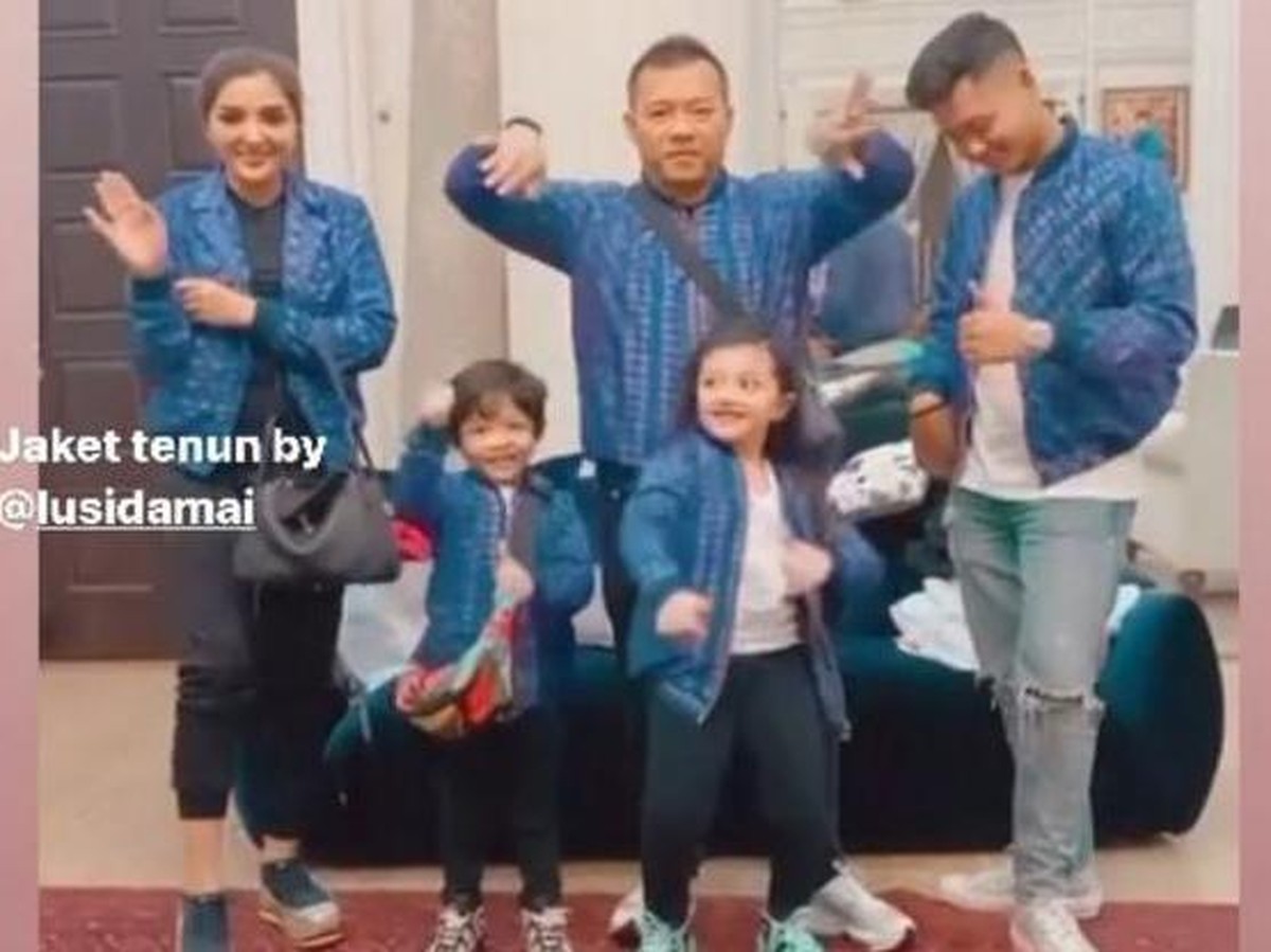 Keluarga Anang Hermansyah berangkat ke Dubai pada minggu &lpar;9&sol;5&rpar;&period; Yuk kita intip momen keberangkatan mereka&excl;