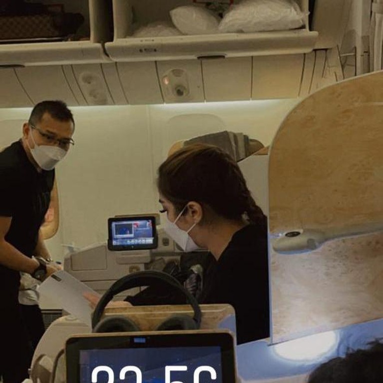 Keluarga Anang Hermansyah Berangkat Ke Dubai Keluarga Anang Hermansyah berangkat ke Dubai pada minggu (9/5). Yuk kita intip momen keberangkatan mereka!