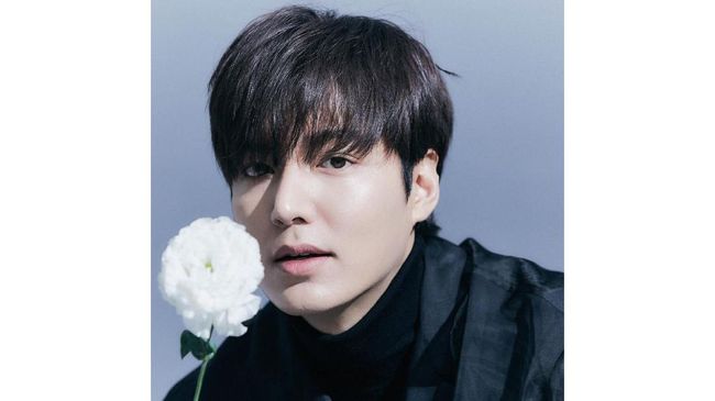Lee Min-ho memulai debutnya sebagai pemeran utama dalam drama Secret Campus yang tayang perdana pada 10 Mei 2006.