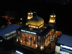 Masjid Ala Timur Tengah Berdiri Megah di Bumi Wali Tuban