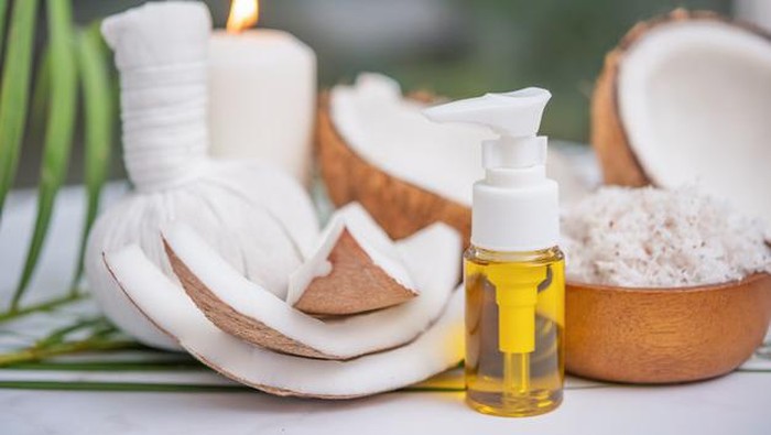 Cara Menggunakan Minyak Kelapa untuk Bibir, Jadi Lembap dan Sehat