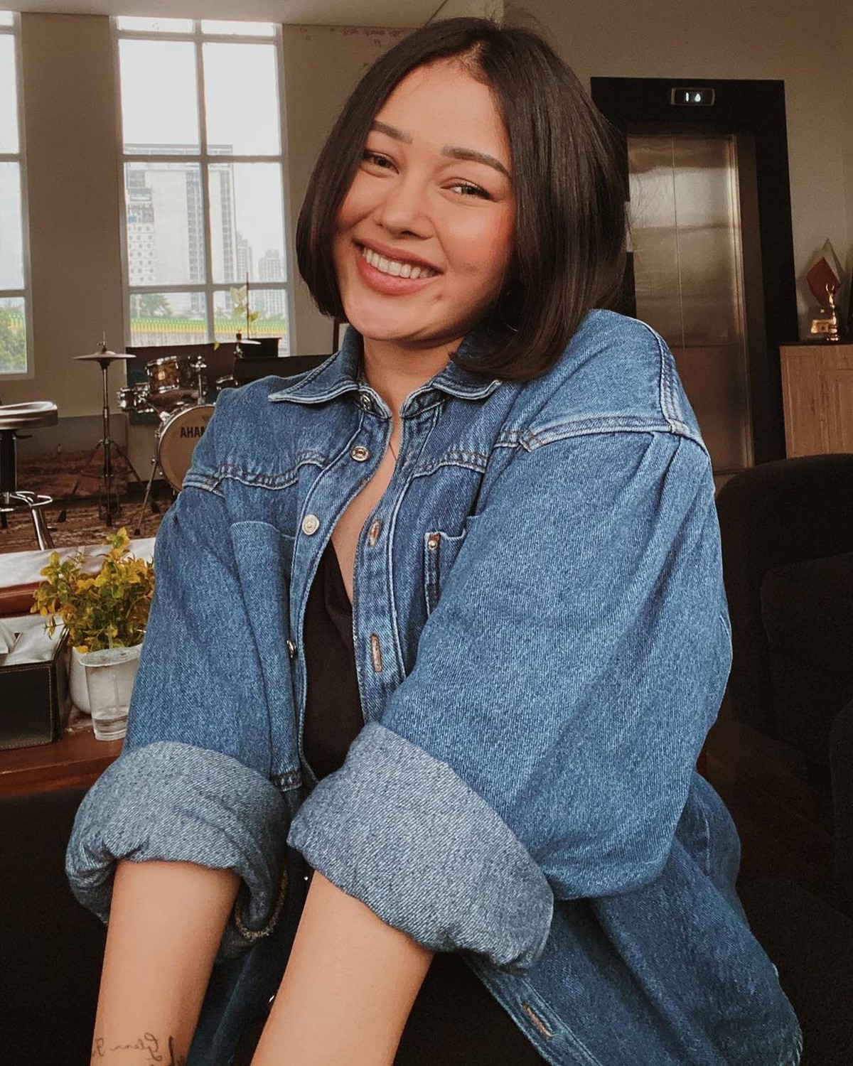 Setahun ditinggal Glenn Fredly&comma; Mutia masih enggan lepas status janda&period; Yuk kita intip potret cantik Mutia&excl;