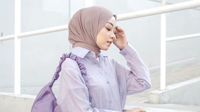 Fresh and Shining, Ikuti 5 Ide Outfit Lilac Super Simpel untuk Hijabers