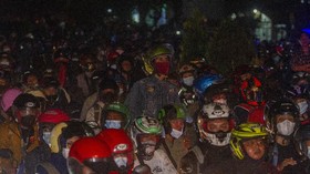 Larangan Mudik 'Yang Penting Ada' & Kerumunan Jelang Lebaran