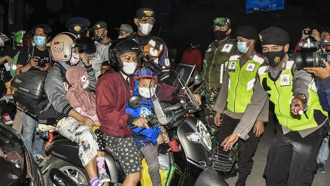 Polisi menyebut 24.477 kendaraan yang hendak keluar DKI diputar balik selama lima hari masa larangan mudik lebaran 2021.