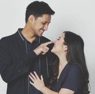 img-title Randi Bachtiar Idap Kanker Limfoma Hodgkin, Tasya: Allah Tahu Kekuatan Kami Selevel Itu