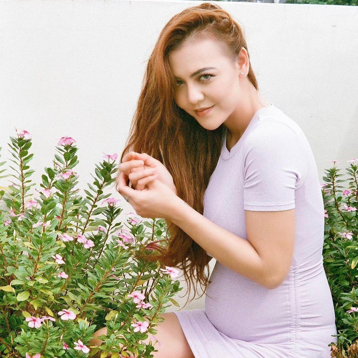 Ratu Rizky Nabila sedang hamil anak pertama tanpa kehadiran suami&period; Yuk kita lihat potret Ratu Rizky Nabila&excl;