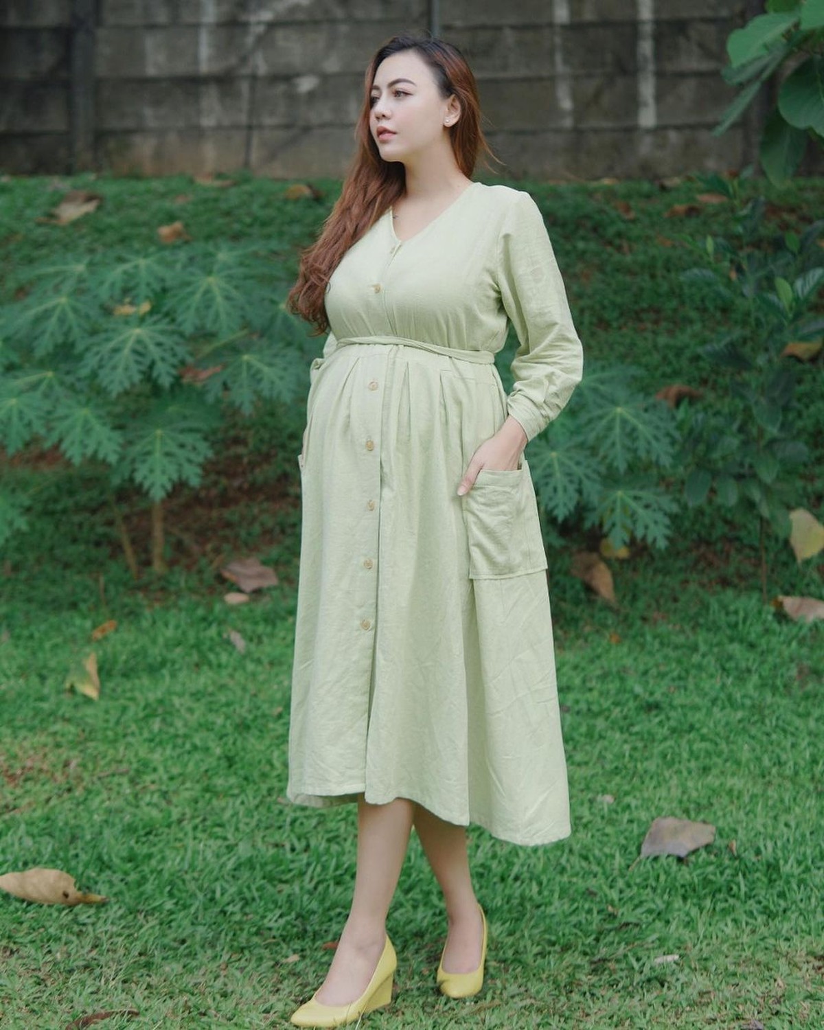 Ratu Rizky Nabila sedang hamil anak pertama tanpa kehadiran suami&period; Yuk kita lihat potret Ratu Rizky Nabila&excl;