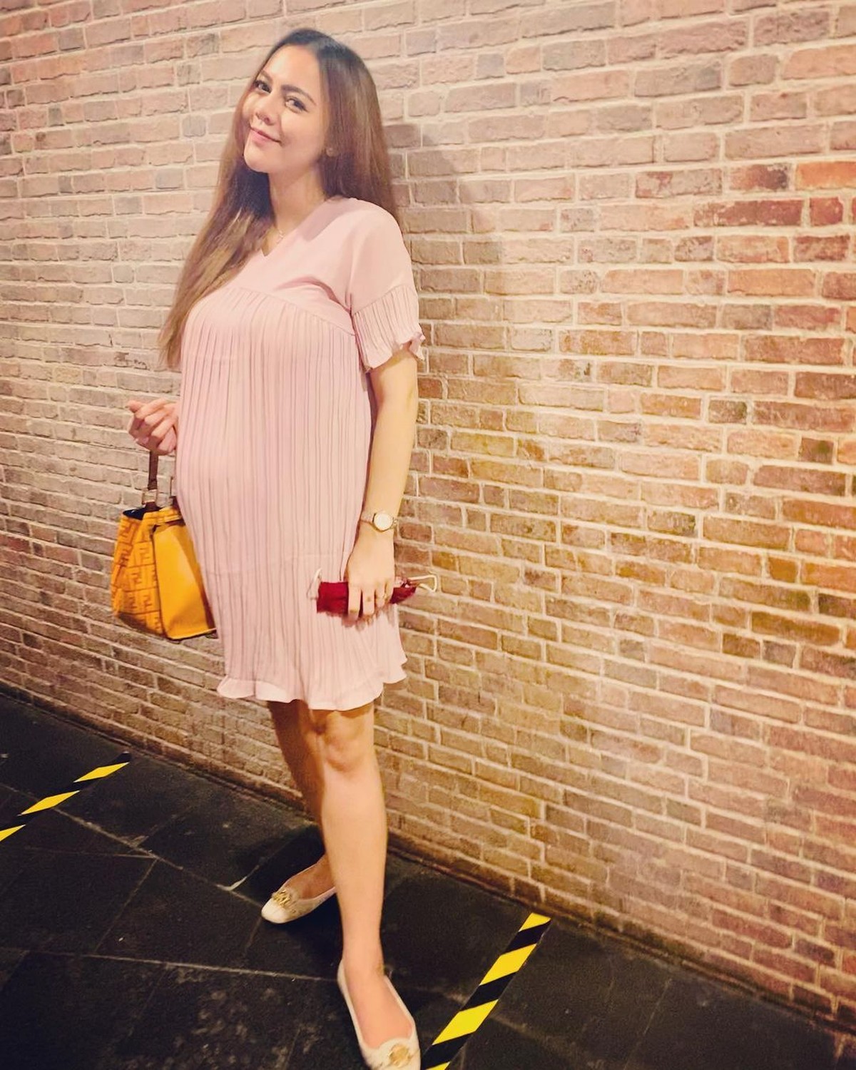 Ratu Rizky Nabila sedang hamil anak pertama tanpa kehadiran suami&period; Yuk kita lihat potret Ratu Rizky Nabila&excl;