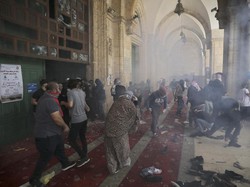 Warga Palestina Berlindung di Masjid Al-Aqsa dari Bentrokan