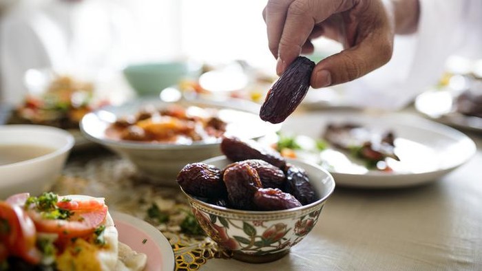 Minum Air dan Makan Kurma, Sunah Buka Puasa yang Dicontohkan Rasulullah SAW