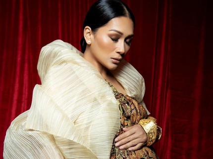5 Potret Maternity Tata Janeeta, Cantik dan Makin Memesona