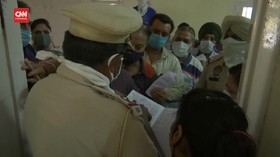 VIDEO: Padati Pusat Vaksinasi, Warga India Abaikan Prokes