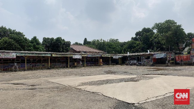 Terminal Pondok Pinang di Jakarta Selatan, adalah satu dari sekian pangkalan bus di Ibu Kota yang berhenti beroperasi saat masa larangan mudik 6-17 Mei.