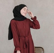 5 Inspirasi Outfit Maroon untuk Hijabers, Sukses Tampil Elegan dan Stunning