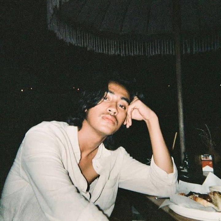 <p>Abidzar terjun ke dunia hiburan sebagai aktor. Ia sudah membintangi beberapa judul sinetron dan film. (Foto: Instagram: @abidzar73)</p>