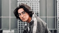 <p>Abidzar merupakan merupakan anak kedua almarhum Ustaz Jefri Al Buchori dan Pipik Dian Irawati. Pria kelahiran Jakarta, 13 April 2001 terjun ke dunia hiburan sejak 2013 dalam sinetron <em>Kami Rindu Ayah</em>. (Foto: Instagram @abidzar73)<br /><br /><br /></p>