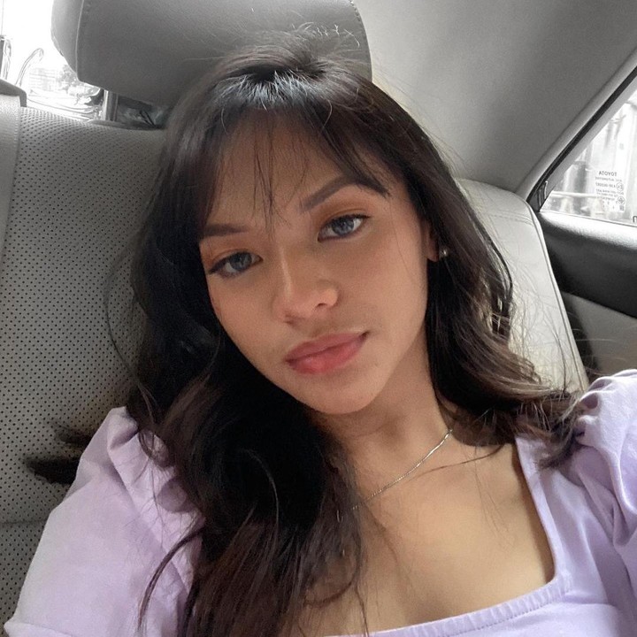 <p>Amel Carla lahir dengan nama asli Amel Nuril Aqmarina, Bunda. Nama Carla kemudian melekat padanya setelah menjadi salah satu pemain sitkom Suami Suami Takut Istri pada 2007 silam. (Foto: Instagram: @amelcarla)</p>