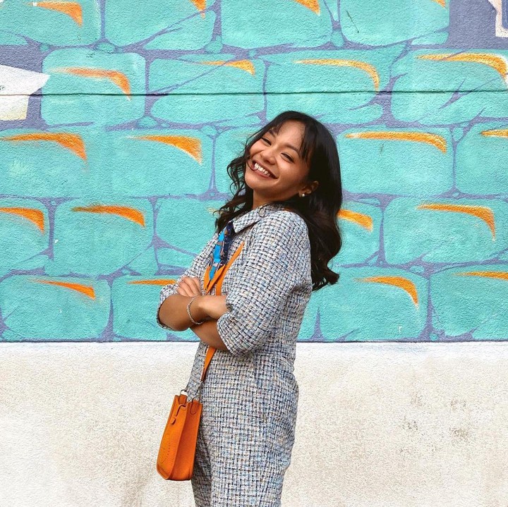 <p>Sudah tak jadi artis cilik, kini penampilan Amel Carla sukses bikin pangling lho, Bunda. Ia kini tampil dewasa bak remaja usia 19 tahun pada umumnya. (Foto: Instagram: @amelcarla)</p>